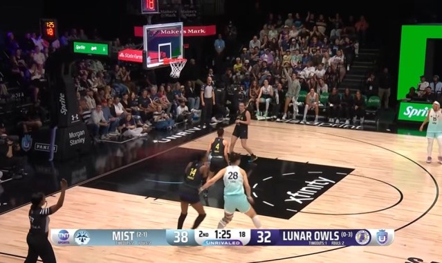 李月汝出战3分钟就砍下全队半场最高13分！三分+全场一条龙秀爆了